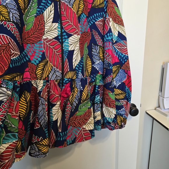 Leaf-Print Tie-Neck Blouse in Multicolor - Picture 7 of 9